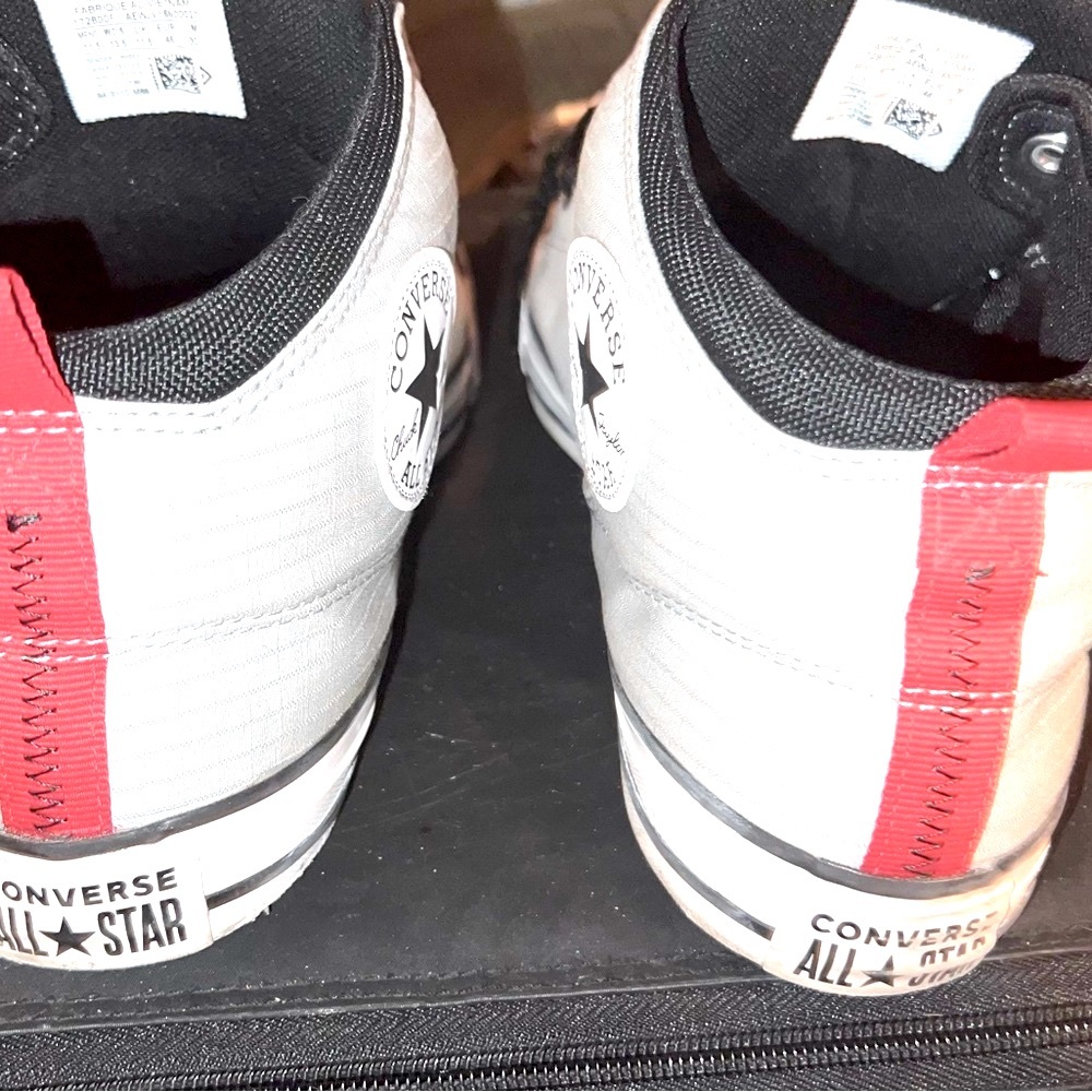 Converse high tops size 11.5…